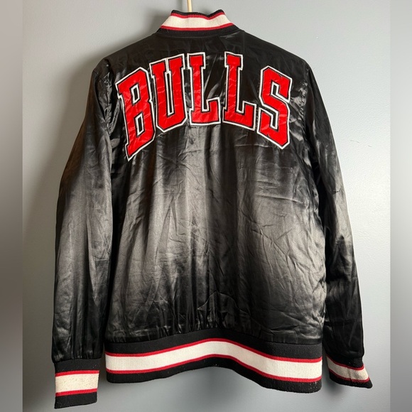 Chicago Bulls Ultra Game VTG NBA Jacket Black Red Satin Quilted Lining SZ Medium - Picture 4 of 6
